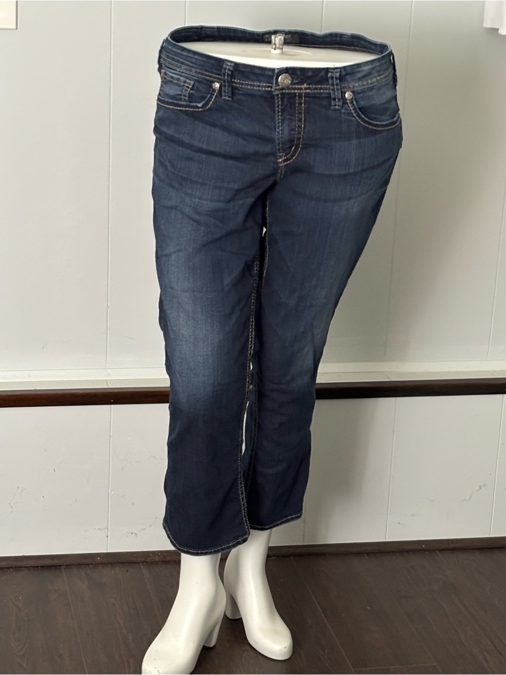 Silver Jeans Suki Capris Dark Blue  Leg Jeans